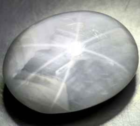 Weisser Stern-Saphir mit 4.75 Ct